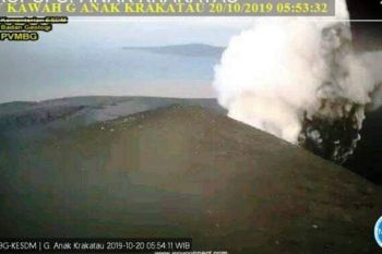 Gunung Anak Krakatau pada hari Minggu alami dua kali erupsi