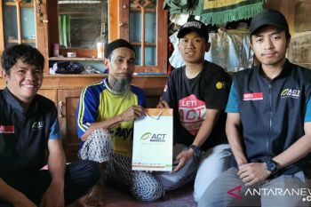 ACT Sulsel dan komunitas Kitabisa bantu warga miskin bangun rumahnya