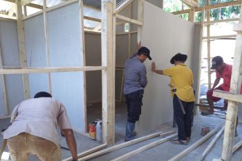 Baznas Sinjai sinergi TNI-Polri bedah rumah warga lumpuh