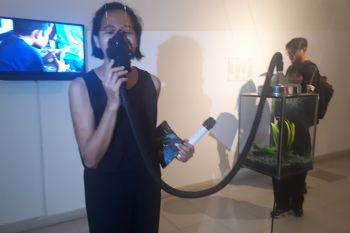 Seniman manipulasi  suara industrial jadi suara binatang