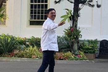 Johny G Plate dan Agus Suparmanto berkemeja putih masuk Istana