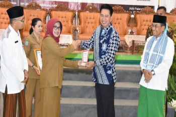 Nadalsyah dinobatkan sebagai tokoh ekonomi syariah Kalteng
