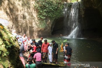 Bupati Gianyar resmikan destinasi wisata air terjun Suwat