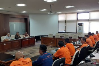 Puluhan karyawan PT Pos Padang minta pemerintah ganti direksi perusahaan