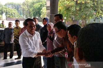 Zainudin Amali  berpacu dengan waktu menyelami olahraga