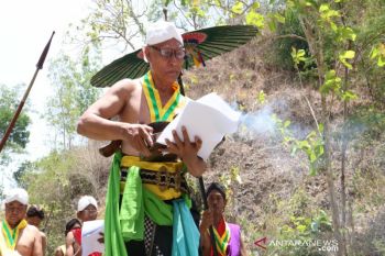 Masyarakat Kulon Progo menggelar "Kembul Sewu Dulur"