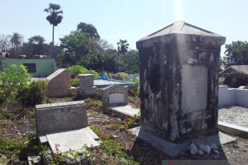 Artikel - Situs pekuburan Belanda, objek wisata di Kota Kupang yang terlantar
