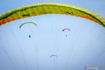 Agam has new paragliding destination in Bukik Bukua