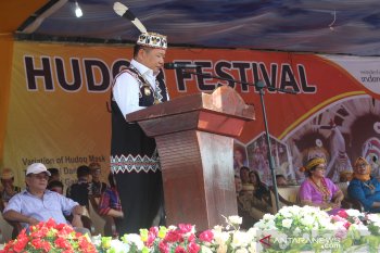 Bupati Mahulu instruksikan Dispar patenkan Hudoq Cross Border