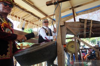 Bupati Mahulu buka Festival Hudoq Cross Border