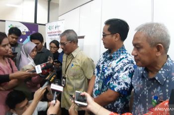 Suhu panas, tepatnya minum air putih