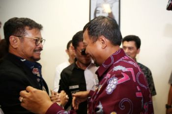 Pejabat Wali Kota Makassar sambut kedatangan Mentan SYL