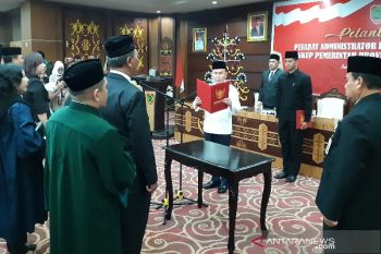 Mofit Saptono resmi jabat Plt Kadisdik, ini pesan Gubernur Kalteng kepadanya