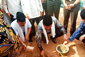 Gubernur Sumsel resmikan  pembangunan Ponpes Modern Adzikro