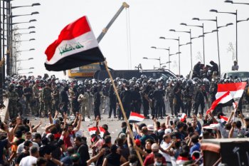 Mahasiswa di Irak  berunjuk rasa meskipun ditentang PM