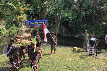 Pemuda Balirejo Yogyakarta gelar Larung Kali sambut Sumpah Pemuda