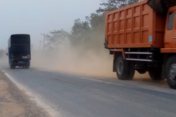 Masyarakat Mesuji keluhkan polusi asap  dari truk barang