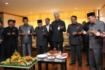 DPRD Jateng beri kejutan Ganjar sebelum rapat paripurna