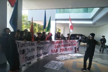 Mahasiswa Kabupaten Mamasa tuntut perbaikan jalan