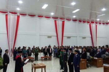 Dilantik, tiga pimpinan definitif DPRD Baubau