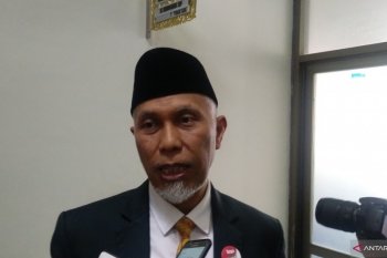 Di Padang, warga belanja di trotoar akan diberi sanksi