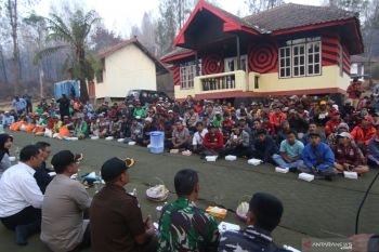Silaturahim bersama penambang belerang Kawah Ijen