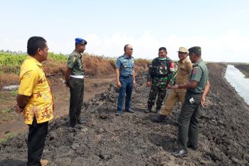Danlantamal VI - Bupati Soppeng  tinjau normalisasi sungai TMMD