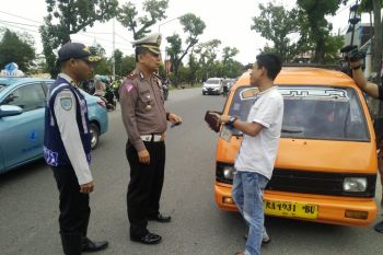 Operasi Zebra Polresta Padang kandangkan tujuh angkot dan tilang 50 sopir