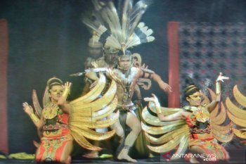 Tarian etnik Dayak pukau peserta IPOC 2019 di Bali