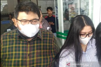 Usai diperiksa KPK,  dua anak Wali Kota Medan bungkam