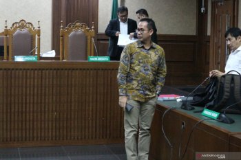 Wawan disebut biayai pilkada istri dan kakaknya Atut Chosiyah