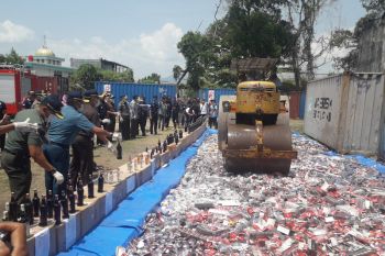 Bea Cukai musnahkan barang ilegal senilai Rp7 miliar