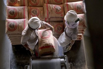 Pendapatan Semen Indonesia naik, laba malah anjlok