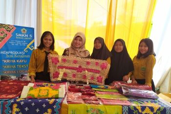 Sulam usus di Festival Batik Lampung 2019