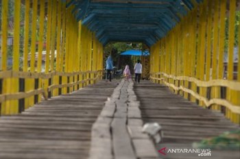 Jembatan kayu Yondo Pamona Poso