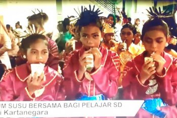Gerakan Minum Susu dan Gunakan HP Positif