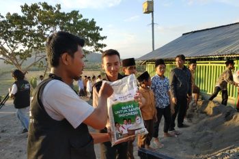 ACT NTB menyalurkan bantuan beras untuk santri Indonesia