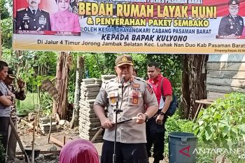 Polres Pasaman Barat bedah rumah warga kurang mampu