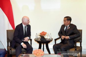 Bertemu Presiden FIFA, Jokowi pastikan 10 stadion siap untuk Piala Dunia U-20