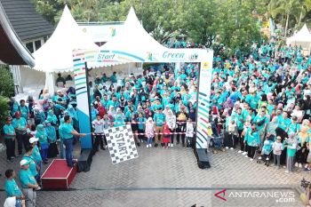 PLN Sumbar gelar jalan santai kampanye kurangi sampah plastik
