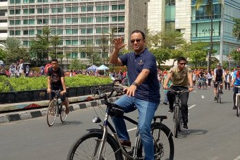 Anies tinjau penataan PKL di car free day