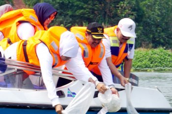 Gubernur Jatim: Pembuangan popok bayi ke sungai jadi masalah serius