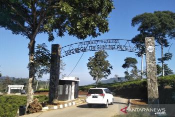 Minimnya promosi membuat kunjungan wisatawan ke Gunung Padang menurun