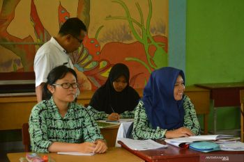 Kepala sekolah di Lingga banyak yang  belum sarjana