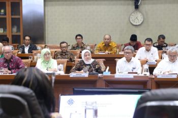 DPR puji target  capaian penciptaan lapangan kerja Kemenaker