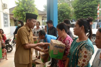 Pemkab OKI salurkan bantuan ke warga terdampak  kabut asap
