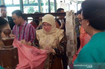 Permaisuri Malaysia mengunjungi pameran kain tradisional di Yogyakarta