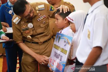 Baznas Pesisir Selatan serahkan beasiswa kepada 4.312 pelajar
