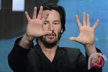 Keanu Reeves resmi berkencan dengan Alexandra Grant sahabat lamanya
