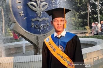 Anak buruh raih wisudawan terbaik di IPB